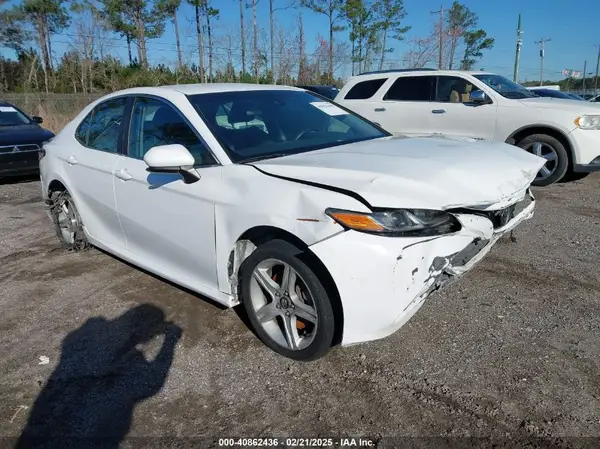 4T1B11HK7JU100569 2018 TOYOTA CAMRY - Image 1