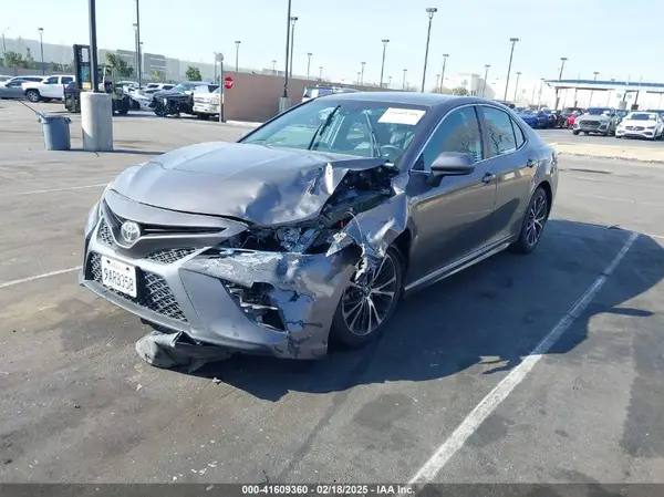 4T1B11HK7JU101561 2018 TOYOTA CAMRY - Image 2