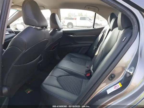4T1B11HK7JU101561 2018 TOYOTA CAMRY - Image 8