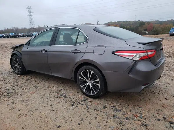 4T1B11HK7JU101754 2018 TOYOTA CAMRY - Image 2