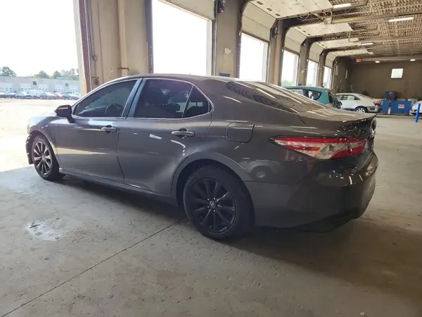 4T1B11HK7JU102189 2018 TOYOTA CAMRY - Image 2