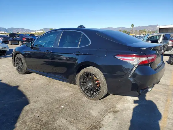 4T1B11HK7JU103732 2018 TOYOTA CAMRY - Image 2