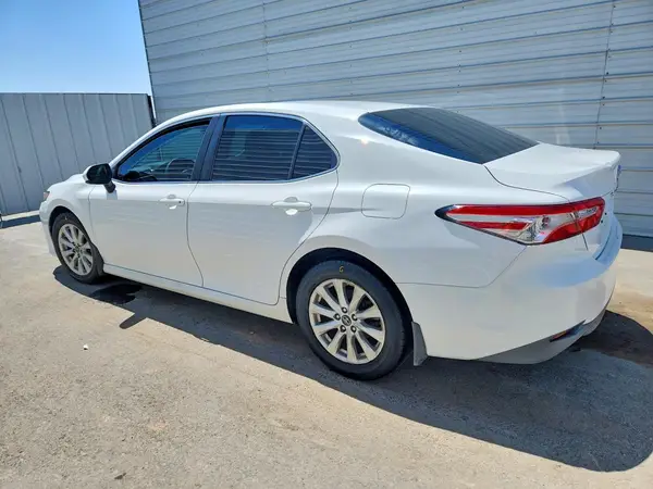4T1B11HK7JU104315 2018 TOYOTA CAMRY - Image 2
