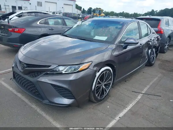4T1B11HK7JU104332 2018 TOYOTA CAMRY - Image 2