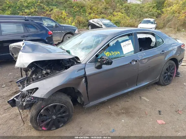 4T1B11HK7JU106422 2018 TOYOTA CAMRY - Image 2