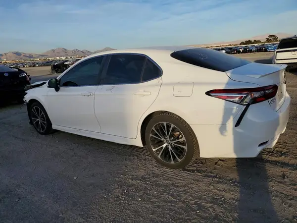 4T1B11HK7JU106923 2018 TOYOTA CAMRY - Image 2