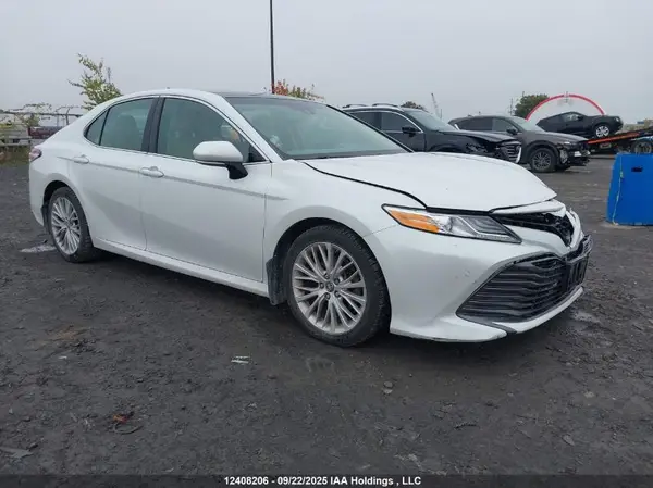4T1B11HK7JU107084 2018 TOYOTA CAMRY - Image 1