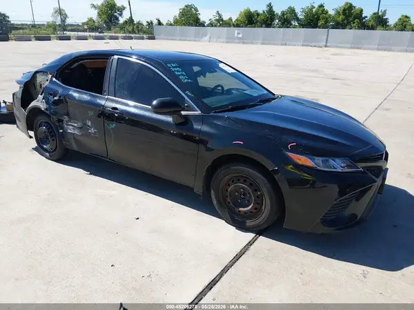 4T1B11HK7JU107358 2018 TOYOTA CAMRY - Image 1