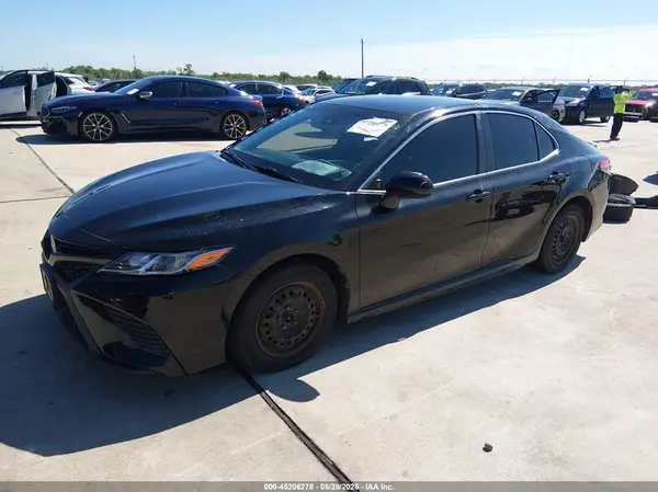 4T1B11HK7JU107358 2018 TOYOTA CAMRY - Image 2