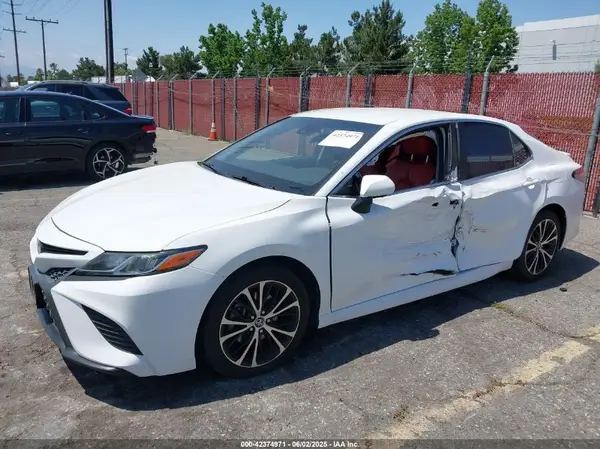 4T1B11HK7JU110244 2018 TOYOTA CAMRY - Image 2