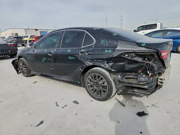 4T1B11HK7JU111345 2018 TOYOTA CAMRY - Image 2