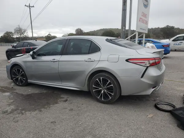4T1B11HK7JU112687 2018 TOYOTA CAMRY - Image 2