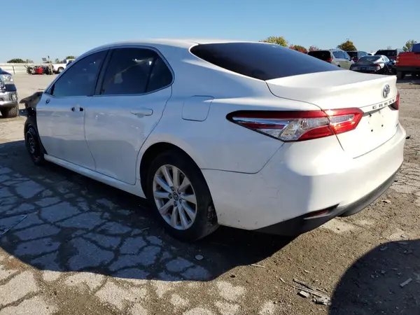 4T1B11HK7JU113340 2018 TOYOTA CAMRY - Image 2
