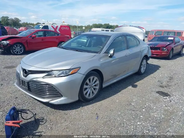 4T1B11HK7JU116450 2018 TOYOTA CAMRY - Image 2