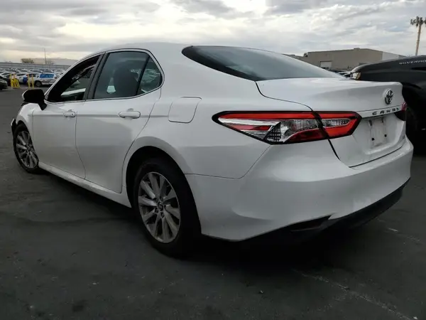 4T1B11HK7JU116707 2018 TOYOTA CAMRY - Image 2