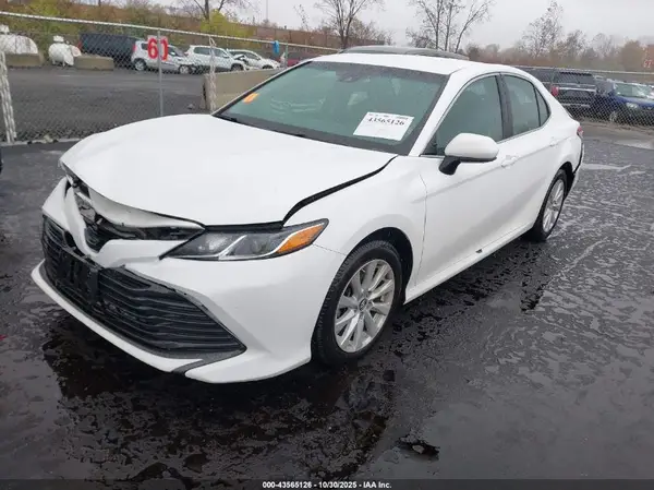 4T1B11HK7JU117100 2018 TOYOTA CAMRY - Image 2