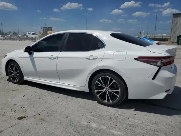 4T1B11HK7JU120336 2018 TOYOTA CAMRY - Image 2