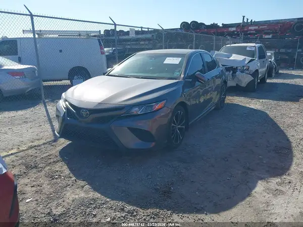4T1B11HK7JU122412 2018 TOYOTA CAMRY - Image 2