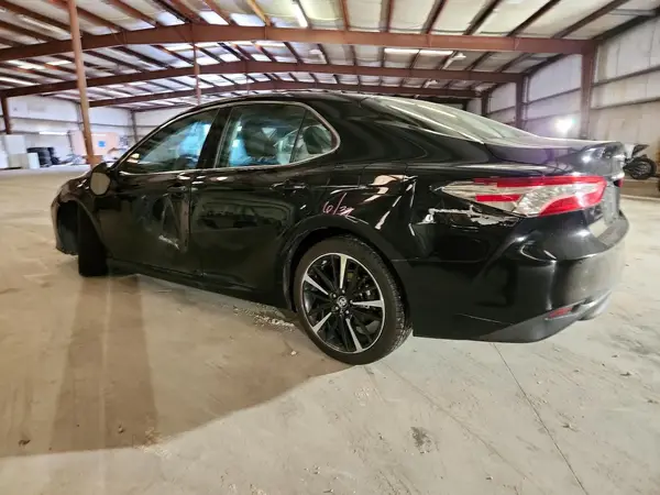 4T1B11HK7JU122510 2018 TOYOTA CAMRY - Image 2