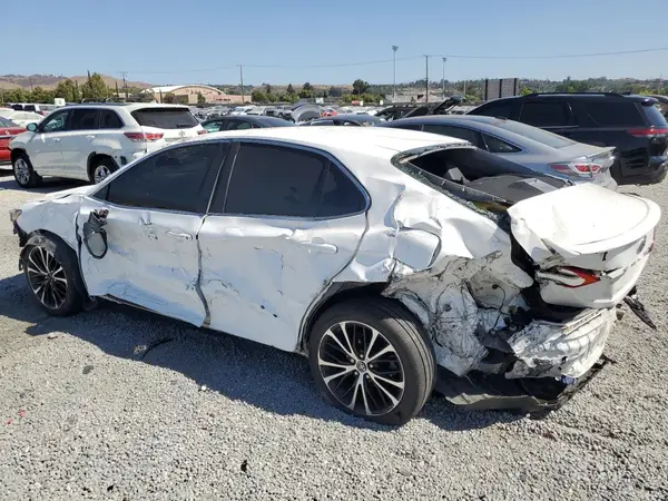4T1B11HK7JU123043 2018 TOYOTA CAMRY - Image 2