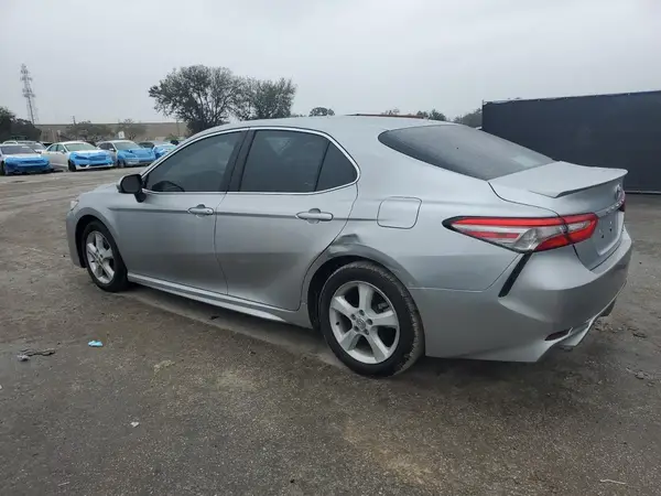 4T1B11HK7JU124726 2018 TOYOTA CAMRY - Image 2