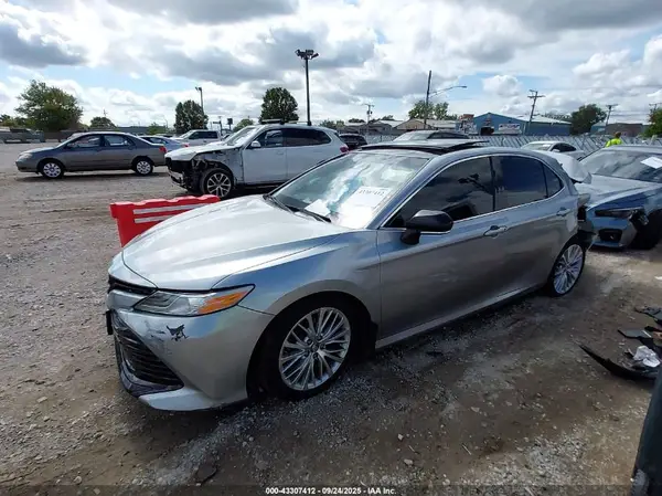 4T1B11HK7JU125973 2018 TOYOTA CAMRY - Image 2