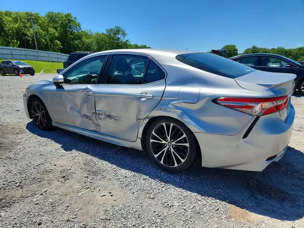 4T1B11HK7JU126198 2018 TOYOTA CAMRY - Image 2