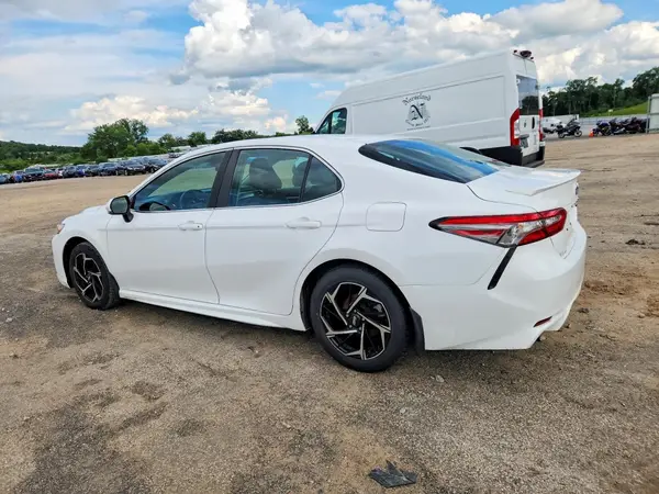 4T1B11HK7JU126282 2018 TOYOTA CAMRY - Image 2