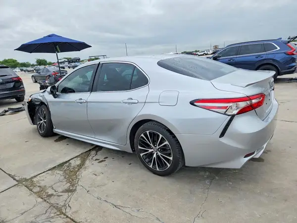4T1B11HK7JU128338 2018 TOYOTA CAMRY - Image 2
