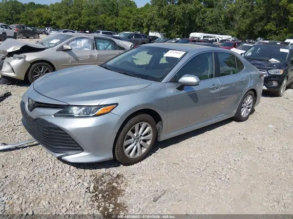 4T1B11HK7JU128646 2018 TOYOTA CAMRY - Image 2