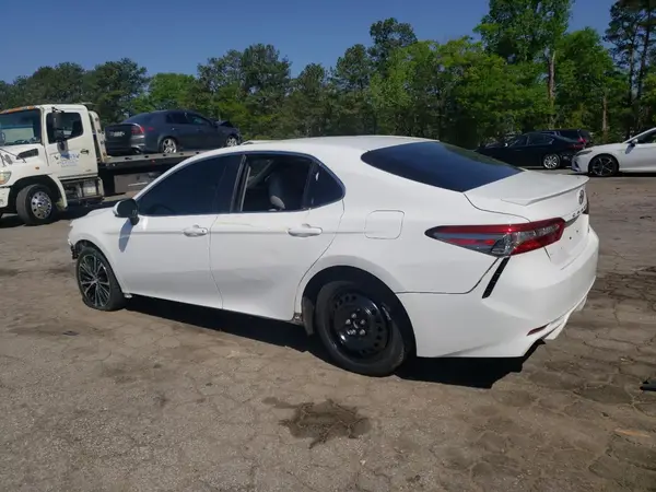 4T1B11HK7JU129201 2018 TOYOTA CAMRY - Image 2