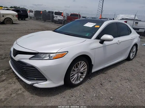 4T1B11HK7JU130218 2018 TOYOTA CAMRY - Image 2