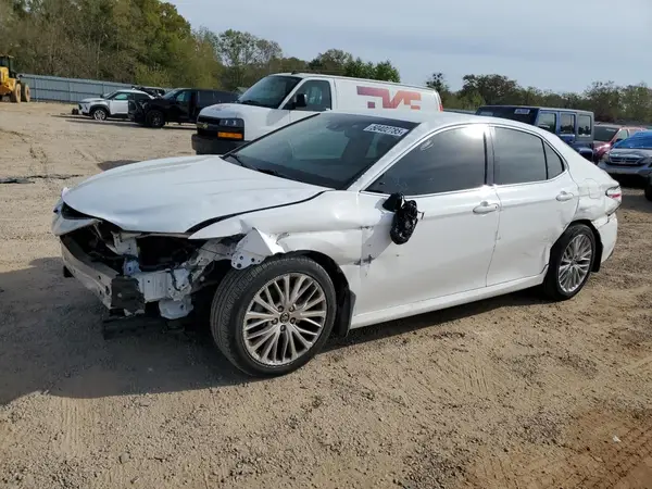4T1B11HK7JU130221 2018 TOYOTA CAMRY - Image 1