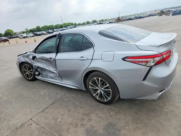 4T1B11HK7JU130896 2018 TOYOTA CAMRY - Image 2