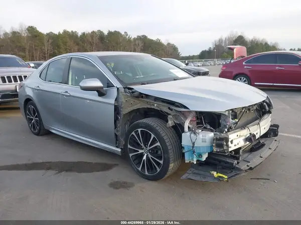 4T1B11HK7JU131563 2018 TOYOTA CAMRY - Image 1