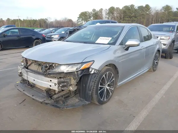 4T1B11HK7JU131563 2018 TOYOTA CAMRY - Image 2