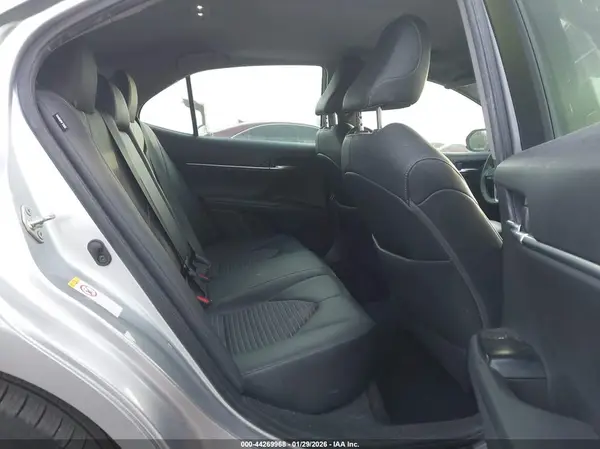 4T1B11HK7JU131563 2018 TOYOTA CAMRY - Image 8