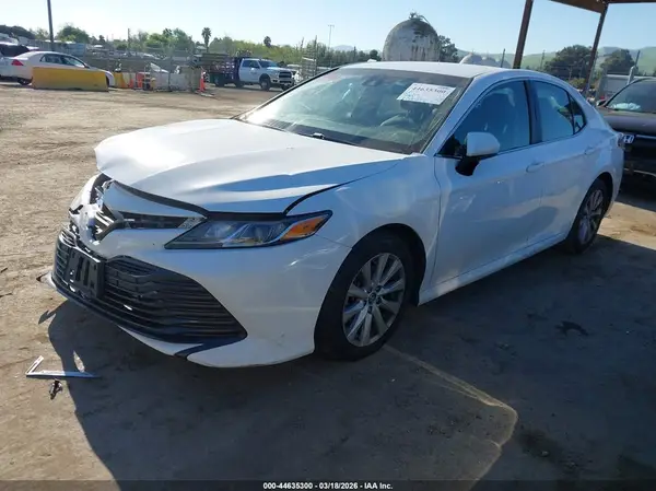 4T1B11HK7JU132017 2018 TOYOTA CAMRY - Image 2
