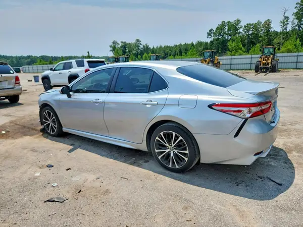4T1B11HK7JU133099 2018 TOYOTA CAMRY - Image 2