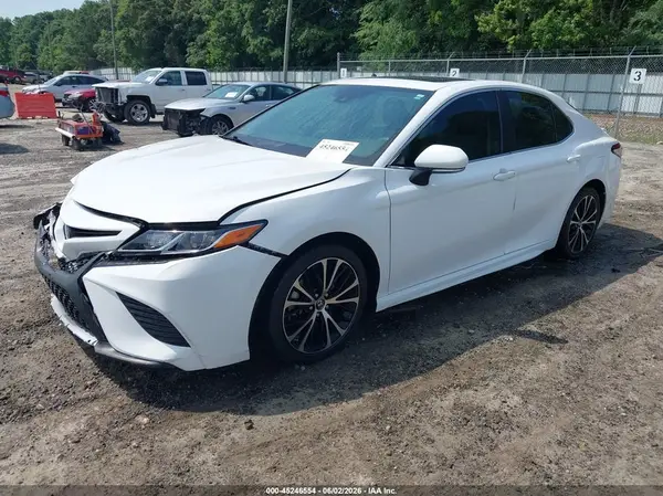 4T1B11HK7JU135256 2018 TOYOTA CAMRY - Image 2