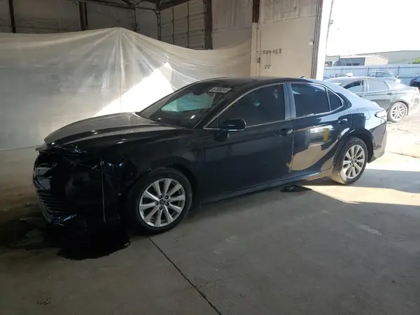 4T1B11HK7JU136374 2018 TOYOTA CAMRY - Image 1