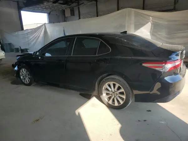 4T1B11HK7JU136374 2018 TOYOTA CAMRY - Image 2