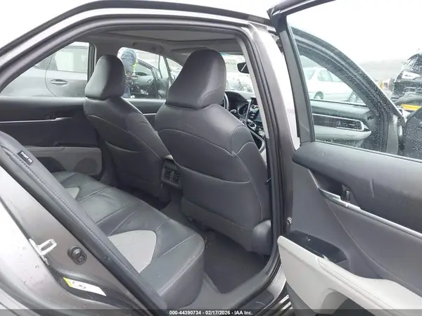 4T1B11HK7JU136603 2018 TOYOTA CAMRY - Image 8