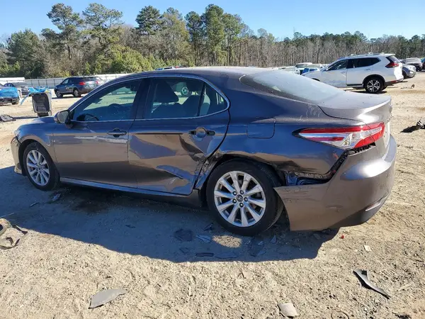 4T1B11HK7JU137265 2018 TOYOTA CAMRY - Image 2