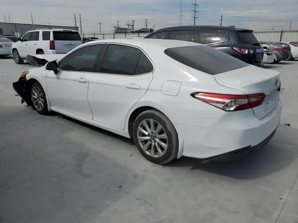4T1B11HK7JU138528 2018 TOYOTA CAMRY - Image 2