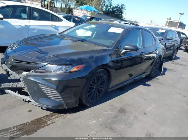 4T1B11HK7JU139789 2018 TOYOTA CAMRY - Image 2