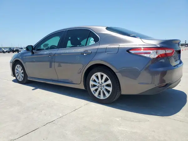 4T1B11HK7JU140683 2018 TOYOTA CAMRY - Image 2