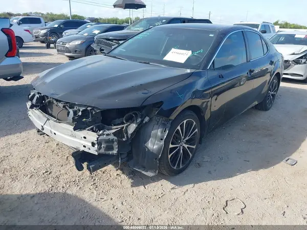 4T1B11HK7JU141168 2018 TOYOTA CAMRY - Image 2