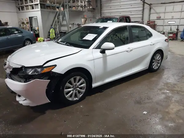 4T1B11HK7JU141526 2018 TOYOTA CAMRY - Image 2