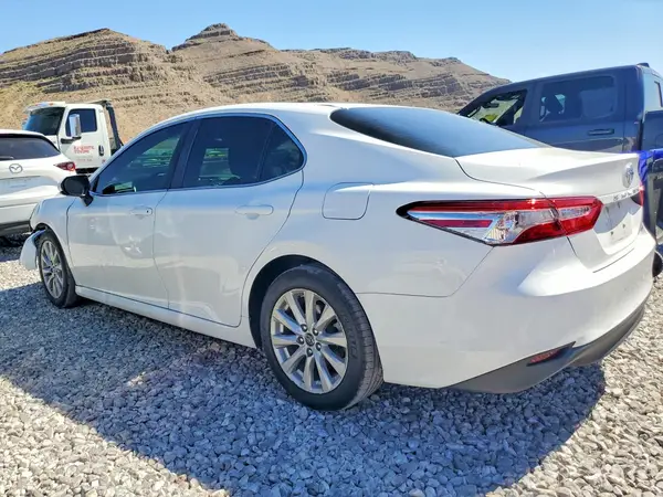 4T1B11HK7JU144099 2018 TOYOTA CAMRY - Image 2